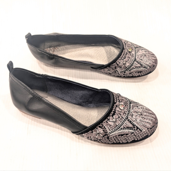 Latigo Shoes - LATIGO Genvieve Women's Embroidered Jeweled Black Leather Flats Size 8.5